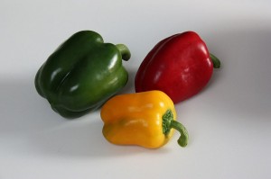 800px-Green-Yellow-Red-Pepper-2009